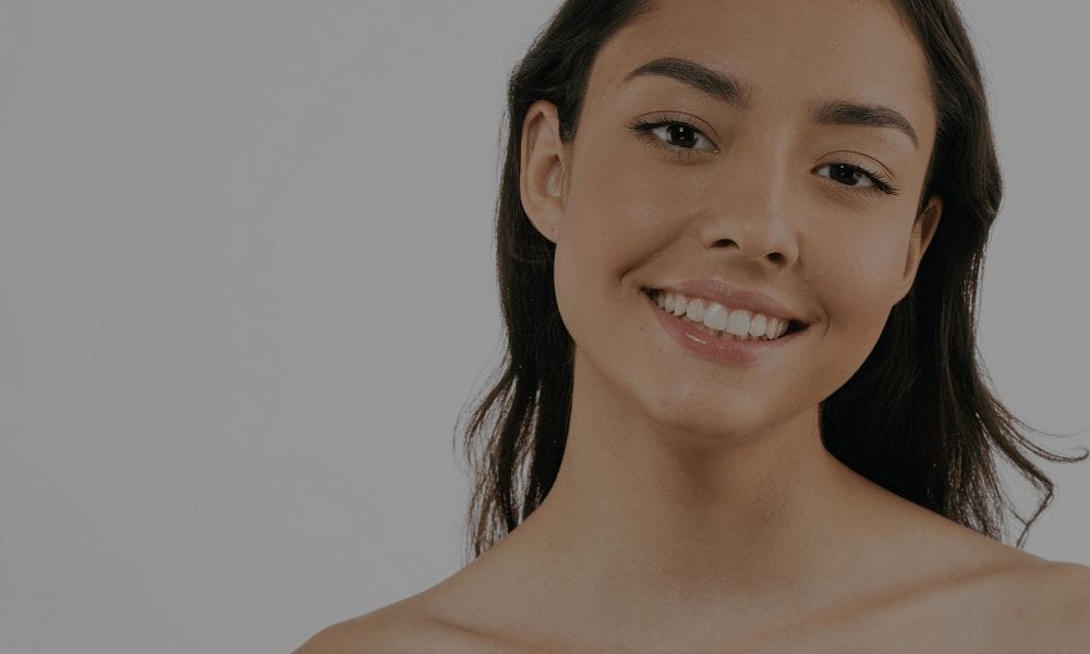 female-face-beauty-skin-and-teeth-smile-VF36U5G-scaled-1-1-1000x600